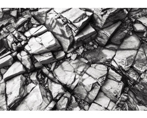 Fototapete mit silbernen Felsen und Steinen, modern und schlank.