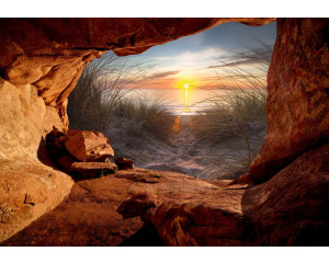 Fototapete einer Sonnenuntergangs-Serenade, gesehen von einer Höhle mit Blick auf das Meer und den Strand.