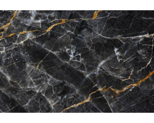 Fototapete einer stilvollen schwarzen Marmorwand mit dezenten weißen Adern, die ein elegantes und luxuriöses Aussehen verleiht.