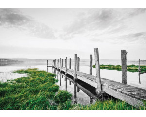 Fototapete von einem Pier an einem See, mit einer ruhigen Wasseroberfläche.