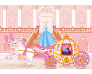 Fototapete von einer Prinzessin auf einem Ball, zauberhaft und magisch.