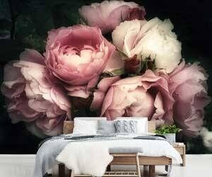 Rosentapete mit Blumenstrauß